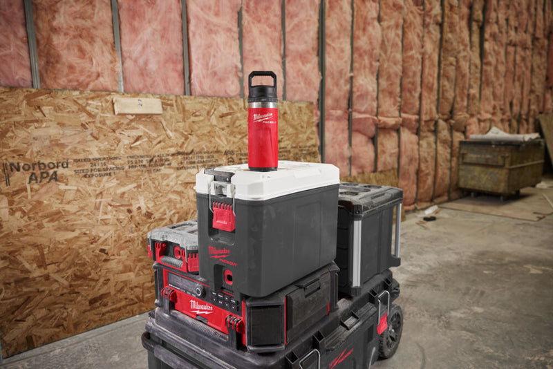 PACKOUT™ Isolierflasche rot 710 ml mit Schraubdeckel (Milwaukee 4932493465)