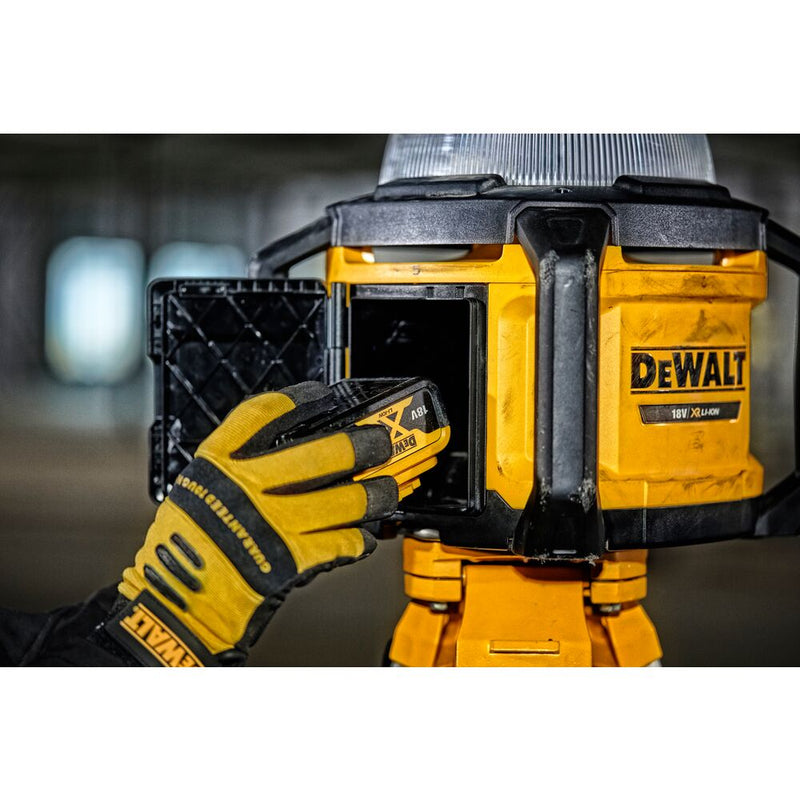 Lampe LED alimentée par batterie 18 V 5 000 lumens/4 000 K - Basique (DeWALT DCL074-XJ)