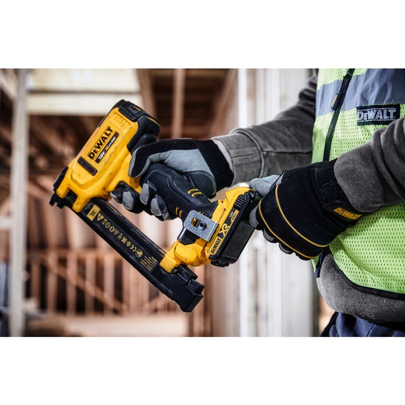 18V/2x2Ah Akku-Nagler & Klammergeräte 60mm (DeWALT DCN701D2-QW)