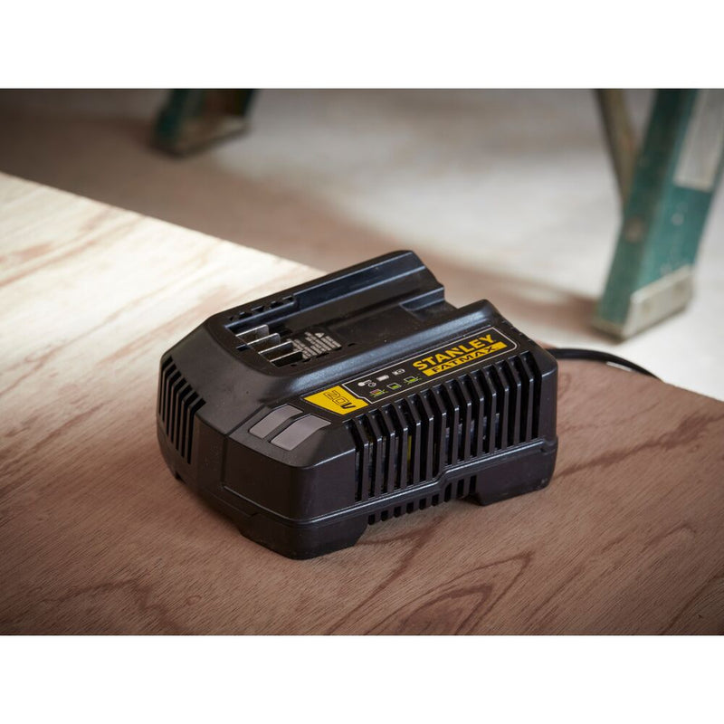 Chargeur rapide 18V/4Ah pour batteries V20 (STANLEY SFMCB14-QW)