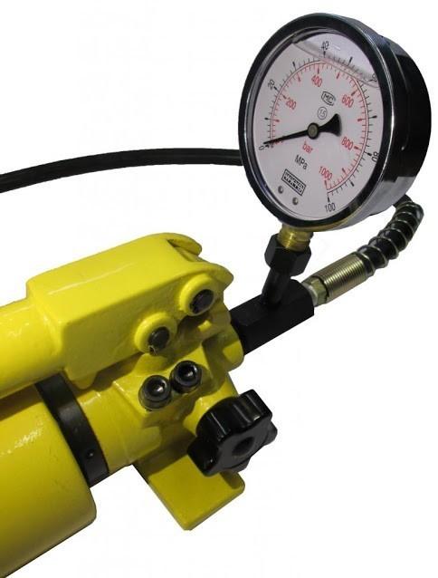 Hydraulic hand pump with pressure gauge (700 bar, 2700 cm3) (B-700AB)
