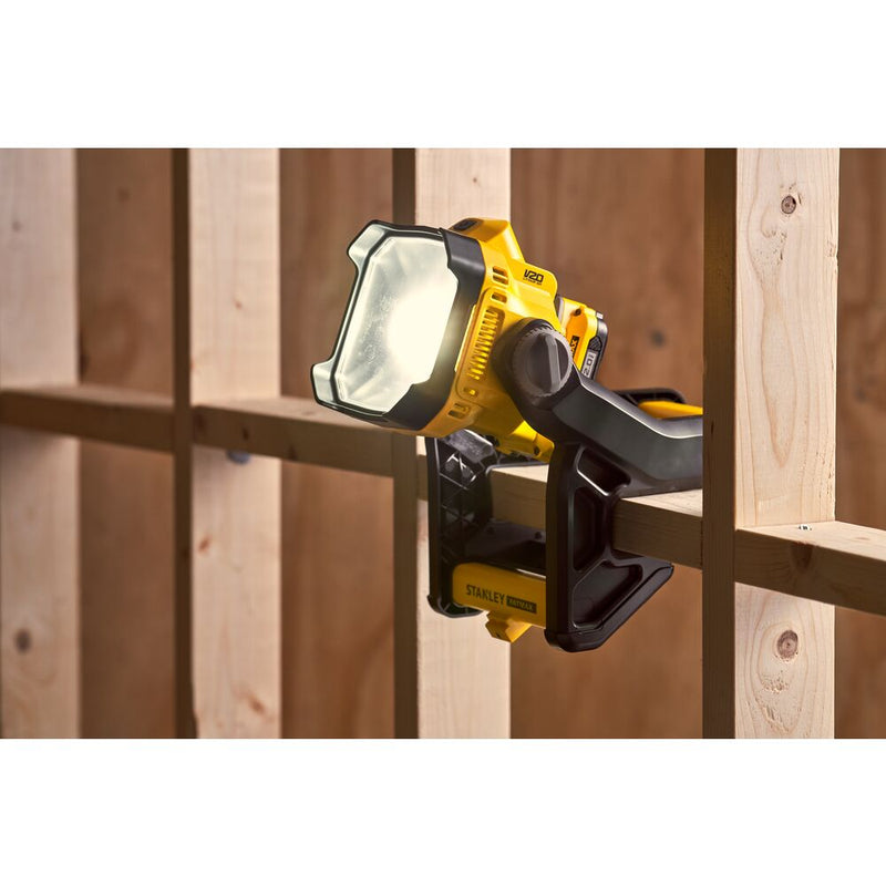 Projecteur de chantier à lampe LED alimenté par batterie 18V, sans batterie 1850Lumen (STANLEY SFMCL030B-XJ)